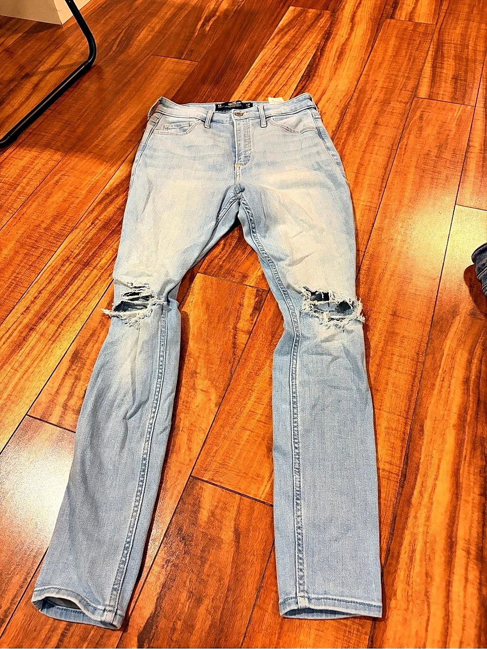 Hollister Curvy High-Rise Super Skinny Jeans Distressed Skinny Jeans in Blue